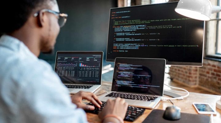 Revoluciona tu tienda online: ahorra con magento y woocommerce, plataformas de código abierto sin altas comisiones.