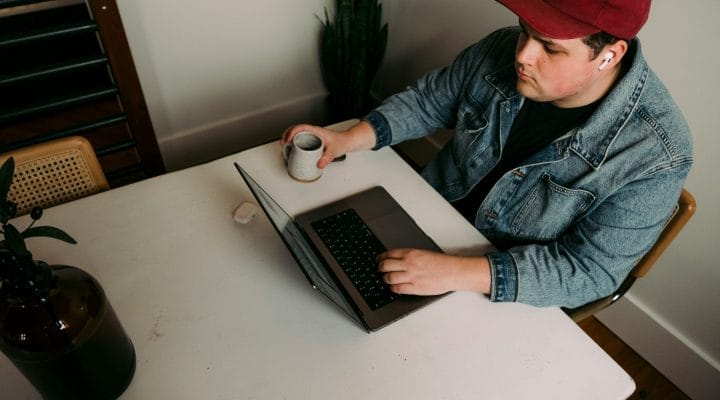 Cms de código abierto vs cms propietario: pros y contras