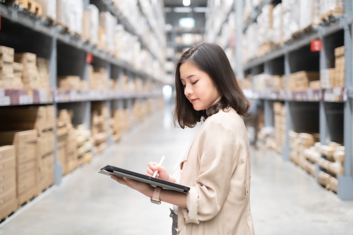 Cómo la ia puede mejorar la gestión de inventarios y la logística en tu tienda online